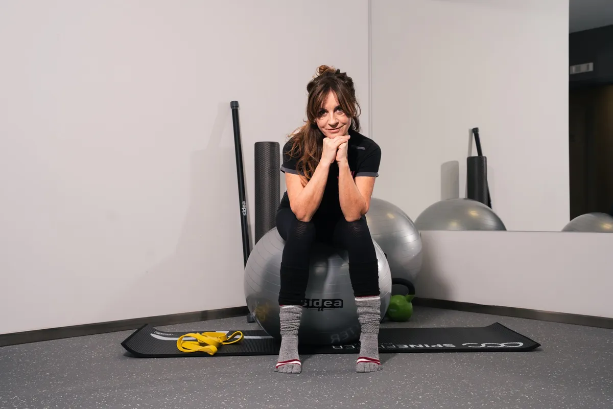 Anna Chiara Ferri, fisioterapista e osteopata, nel suo studio